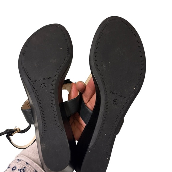 Cole Haan Tali Grand Bow
Womens 101/2 Black Leather Wedge Heel Sandals Strappy - Picture 15 of 15